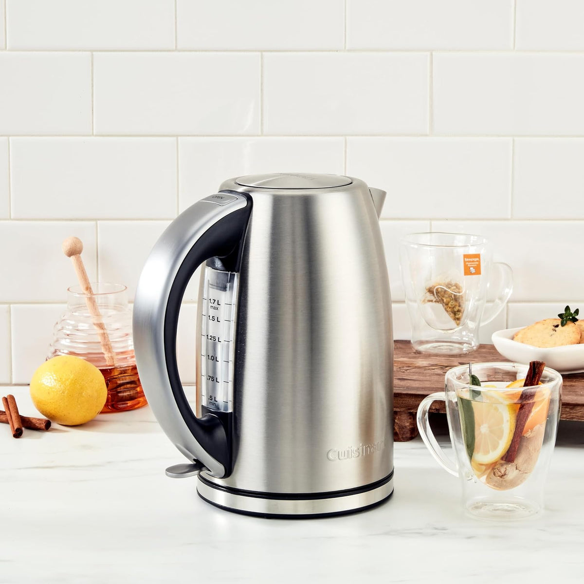 Cuisinart electric tea kettle with swivel base