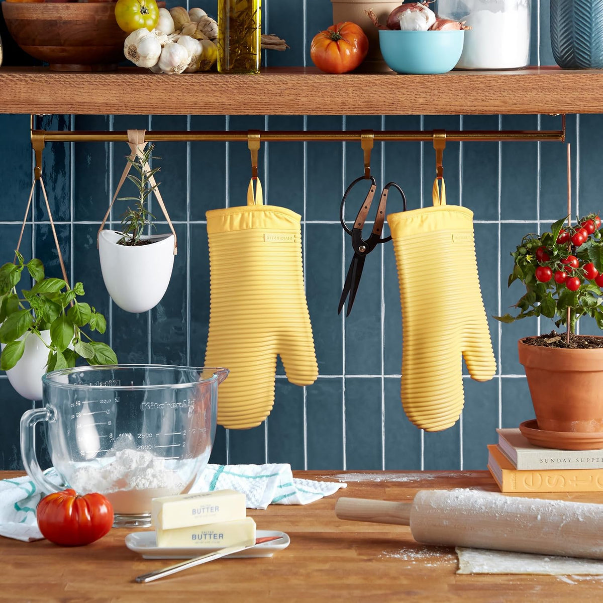 Butter yellow silicone oven mitt with cotton cuff