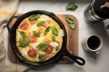 Lodge cast iron skillet with helper handle