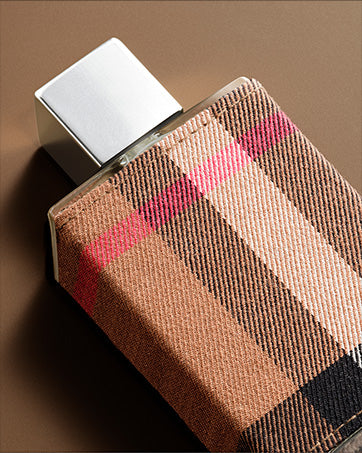 Burberry Classic Eau de Toilette – Woody Men's Cologne – With Notes of Bergamot, Fresh Mint, Sandalwood & Amber – Long Lasting Fragrance - product image 26
