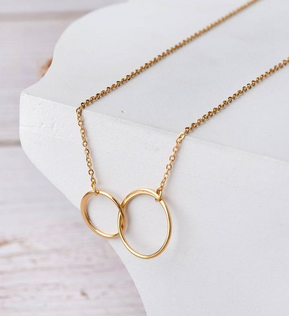 Anavia triple-circle necklace with delicate chain