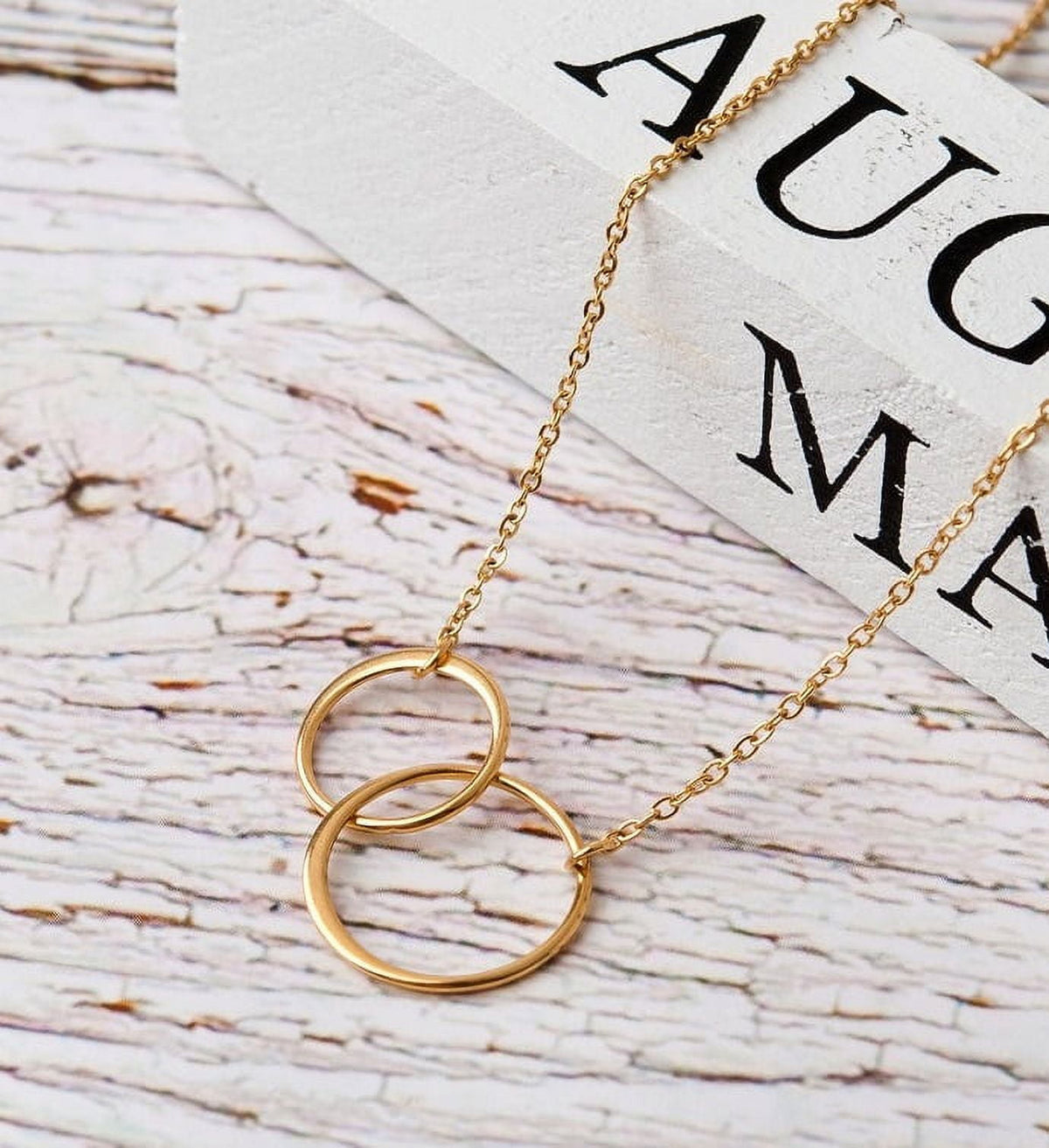 Triple-circle necklace with non-personalized message card