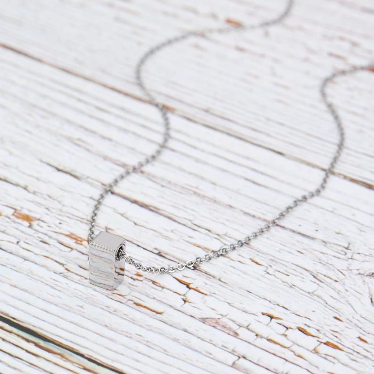 Anavia necklace and message card for Mother's Day